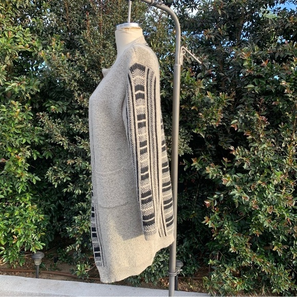 Mia Maddison Long Cardigan - Picture 3 of 13